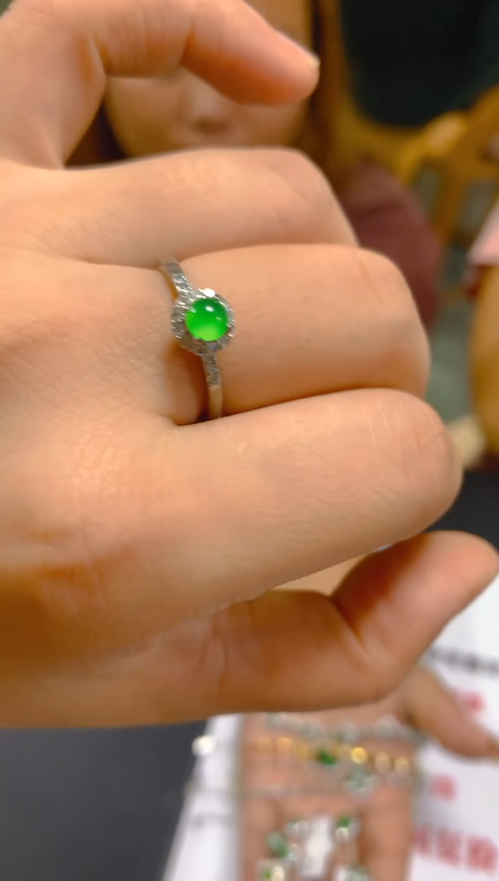 翡翠戒指未镶嵌多样性发一