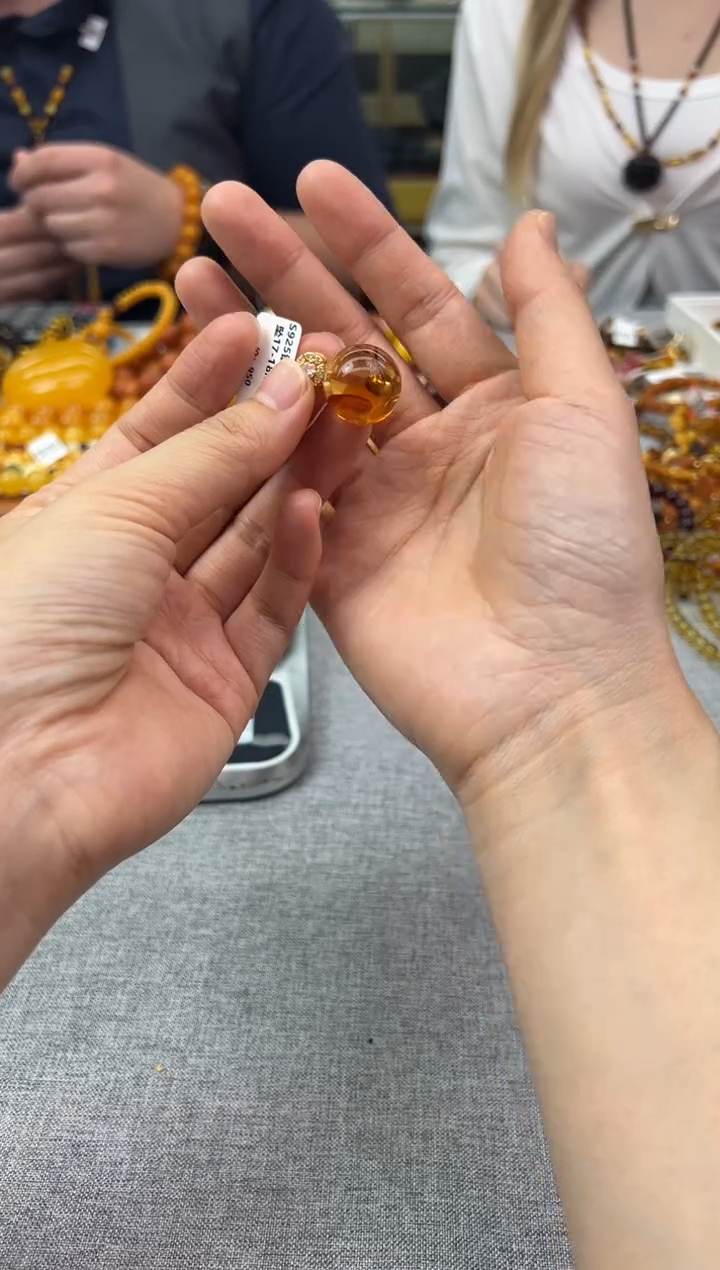 【闪购商品】琥珀颈饰银S925镶嵌10秒拍号