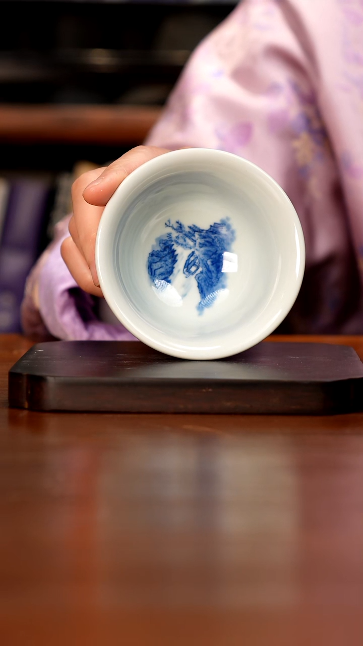 陶瓷手绘山水青花