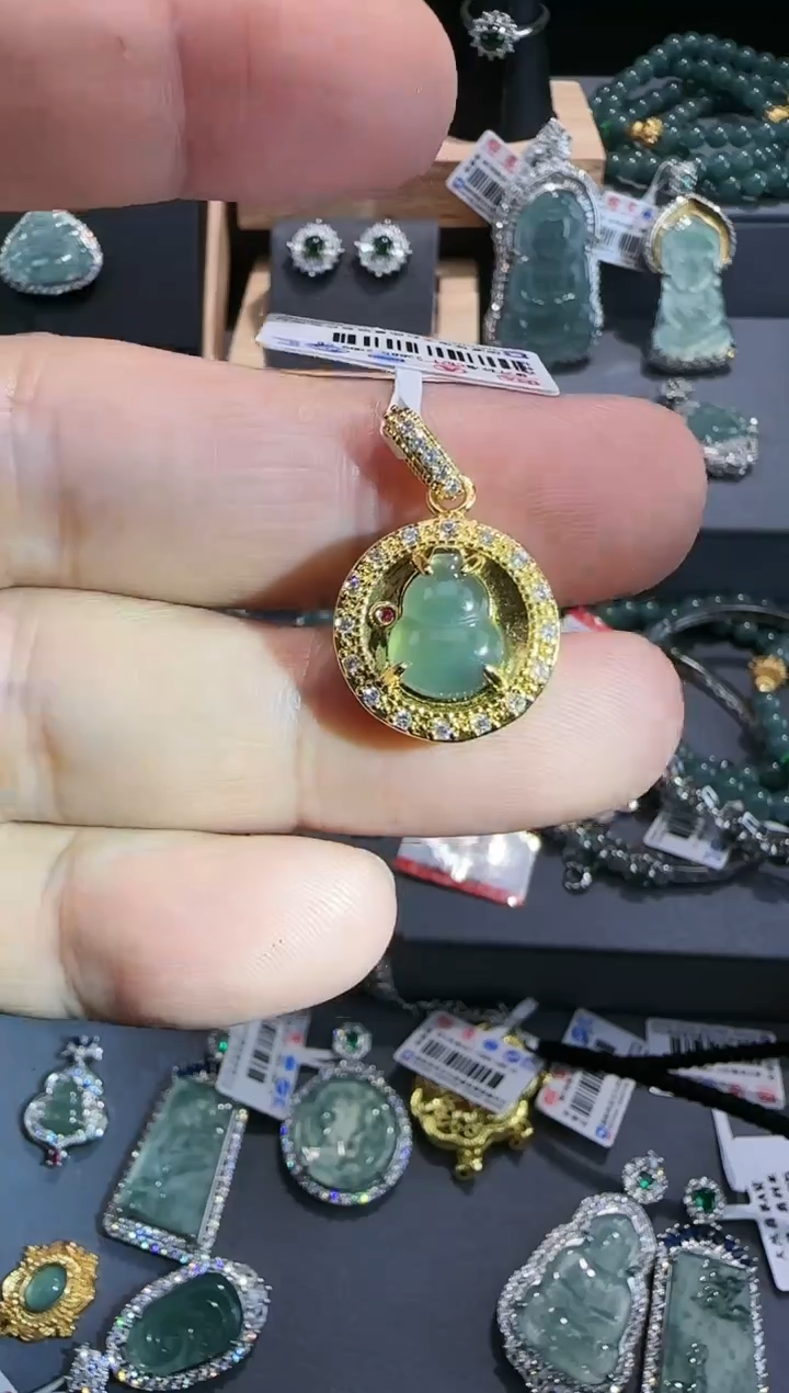 【闪购商品】翡翠吊坠(赠链)未镶嵌天然翡翠A货带证书发货