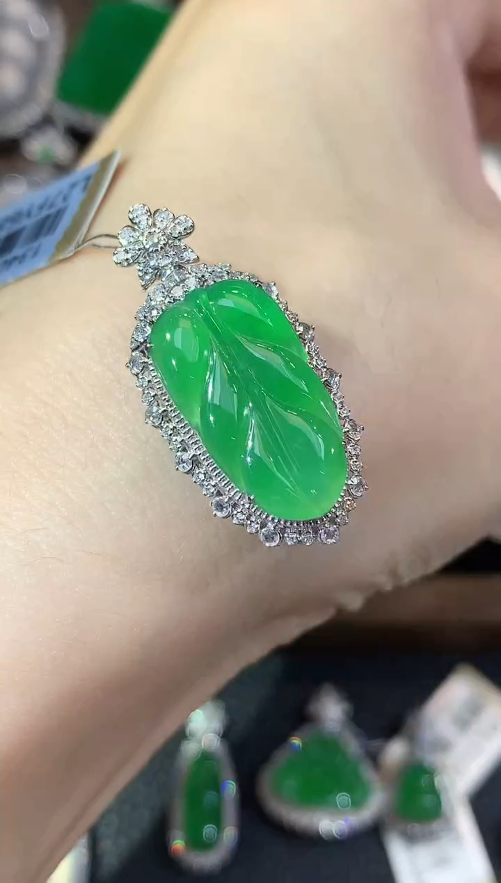 吊坠(不含链)18K金镶嵌翡翠C21