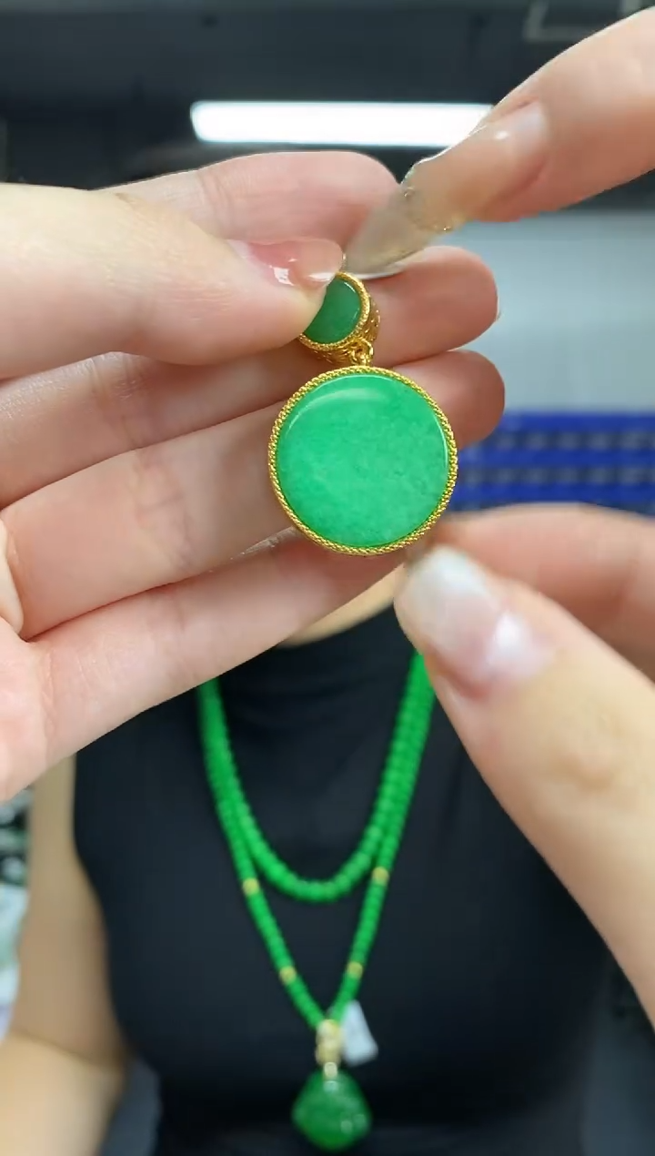 颈饰未镶嵌翡翠多样性发其一颜色微差