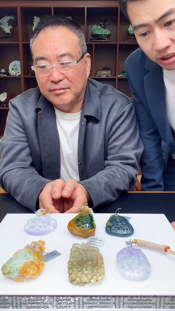 【闪购商品】定制翡翠未镶嵌1049xx-毛货挂件3