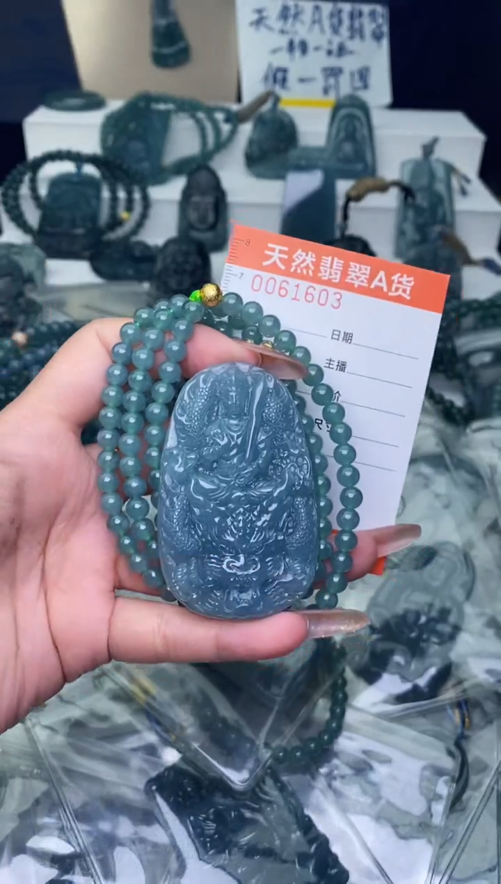 翡翠未镶嵌颈饰