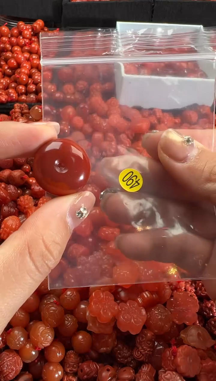 【闪购商品】南红玛瑙未镶嵌颈饰1