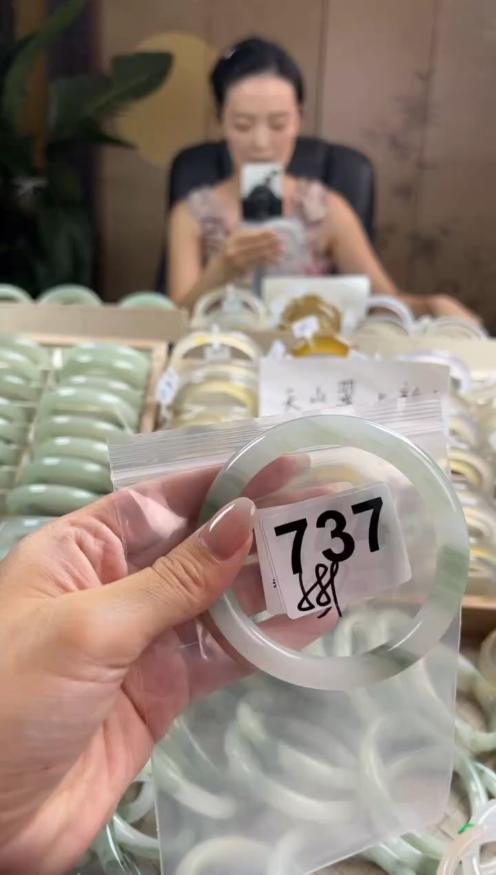 手镯玛瑙/玉髓未镶嵌天山翠默认微抠737