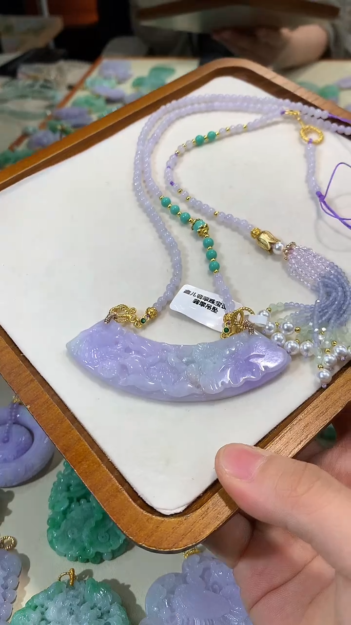 颈饰未镶嵌翡翠吊坠