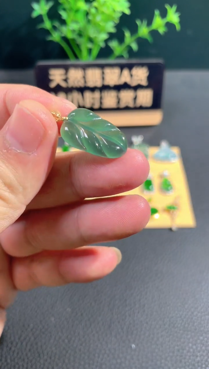 【闪购商品】翡翠颈饰18K金镶嵌翡翠