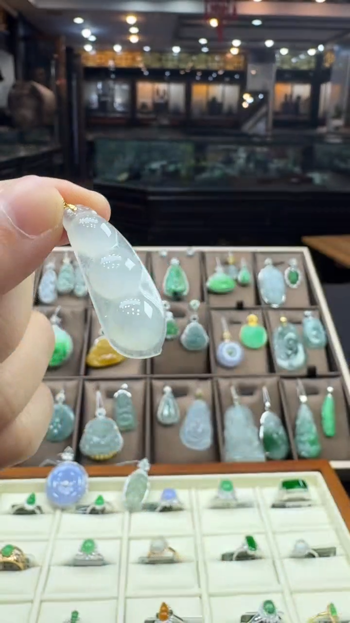 【闪购商品】翡翠颈饰18K金镶嵌豆子