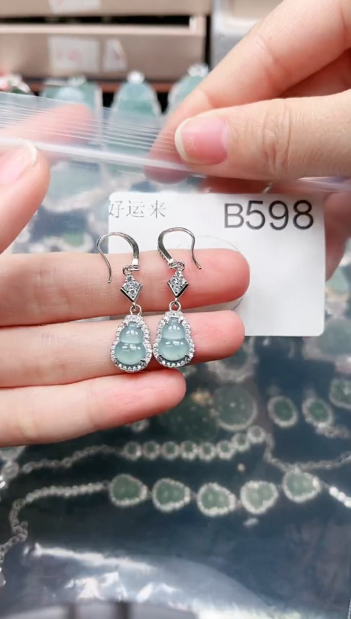 【闪购商品】翡翠颈饰未镶嵌598赠皮绳