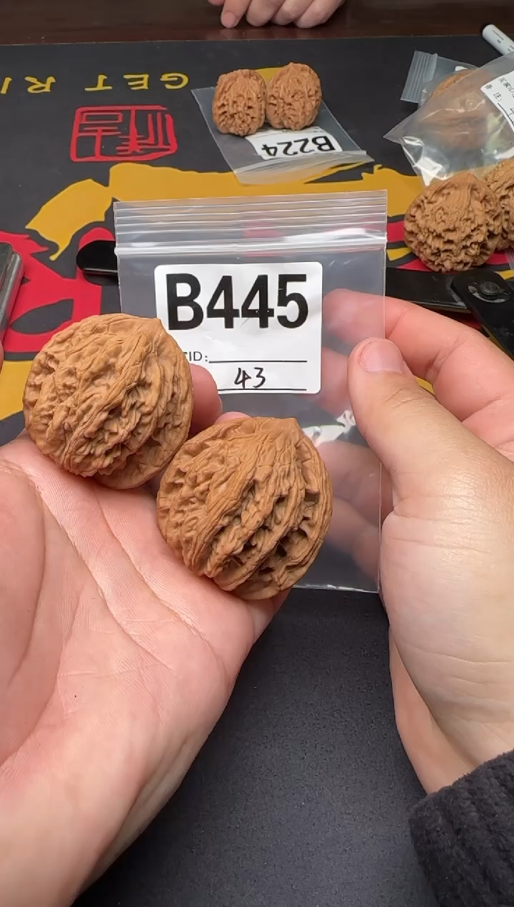 吊坠文玩核桃山地虎43-B445