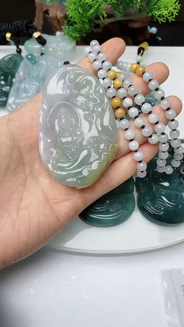 【闪购商品】翡翠颈饰未镶嵌         