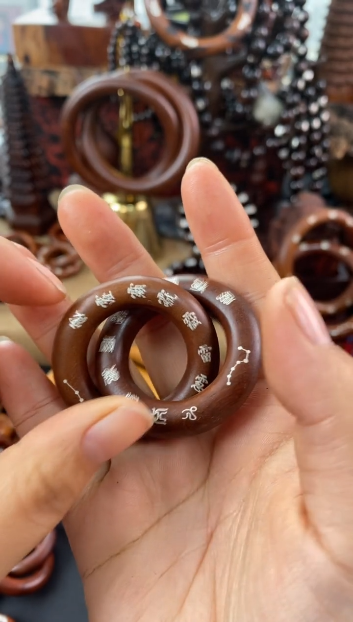 【闪购商品】木老枣木小圈镶银十字天经随机发
