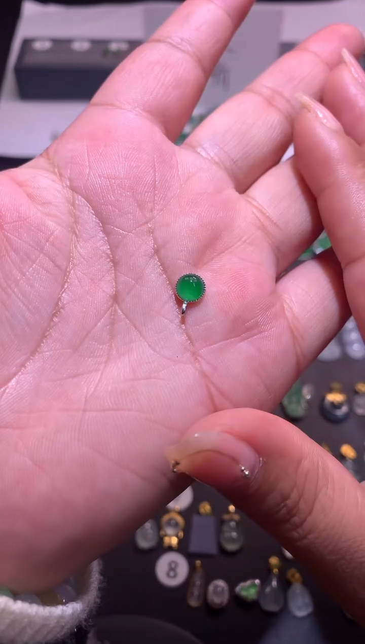 【闪购商品】翡翠吊坠(不含链)18K金镶嵌1