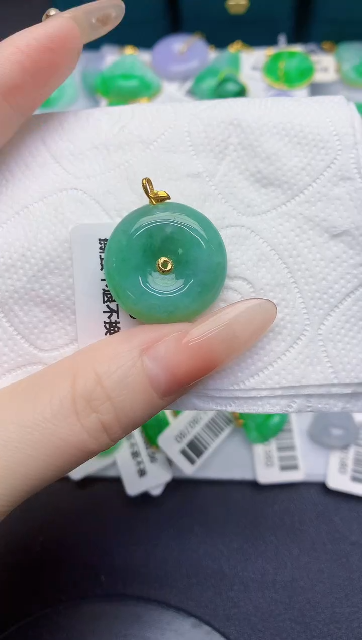 颈饰18K金镶嵌翡翠缅甸天然翡翠A货