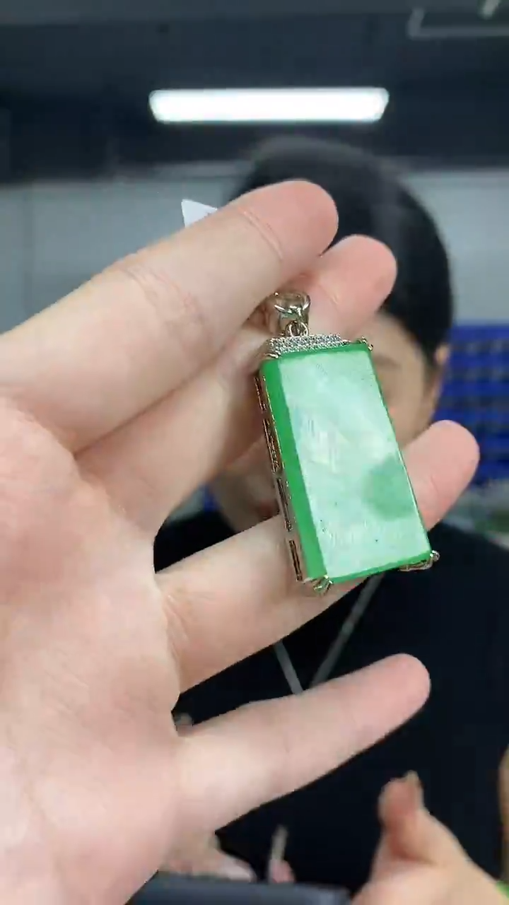颈饰未镶嵌翡翠多样性发其一颜色微差