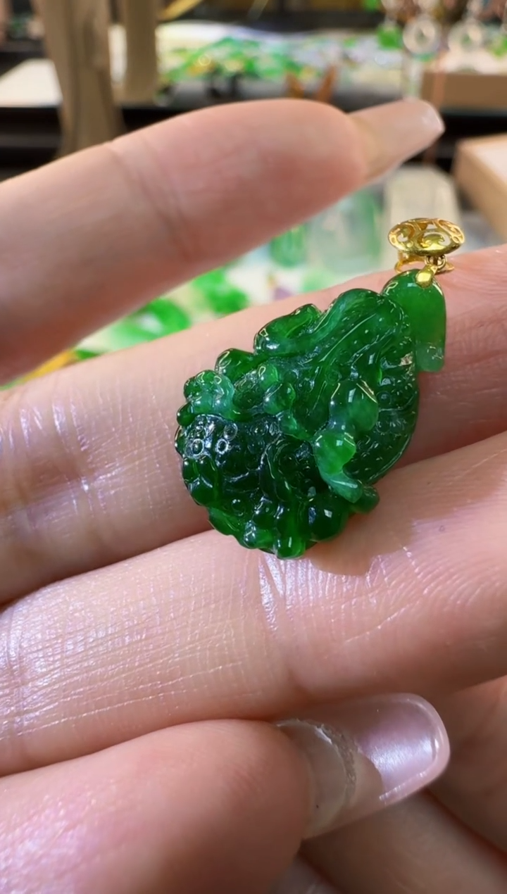 【闪购商品】翡翠颈饰18K金镶嵌缅甸翡翠A货挂件