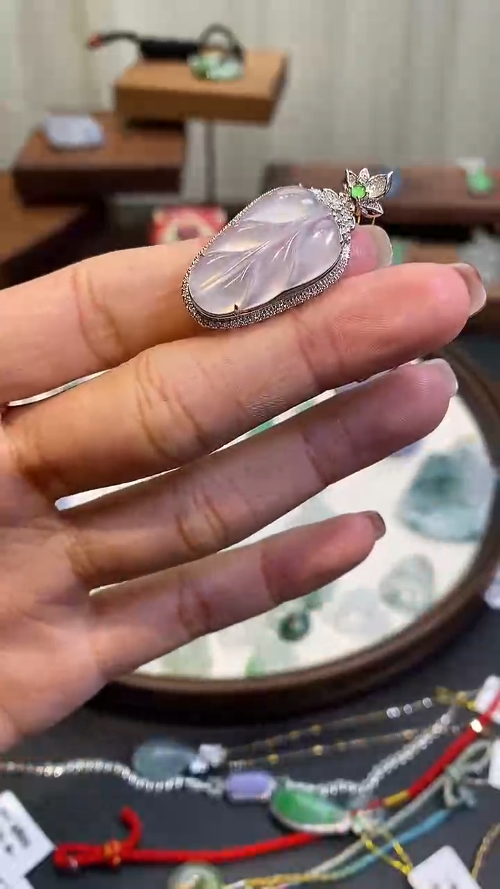 【闪购商品】翡翠颈饰18K金镶嵌叶子