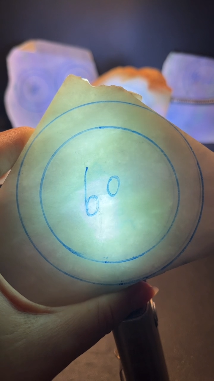 未镶嵌手镯定制翡翠五**逃翡翠