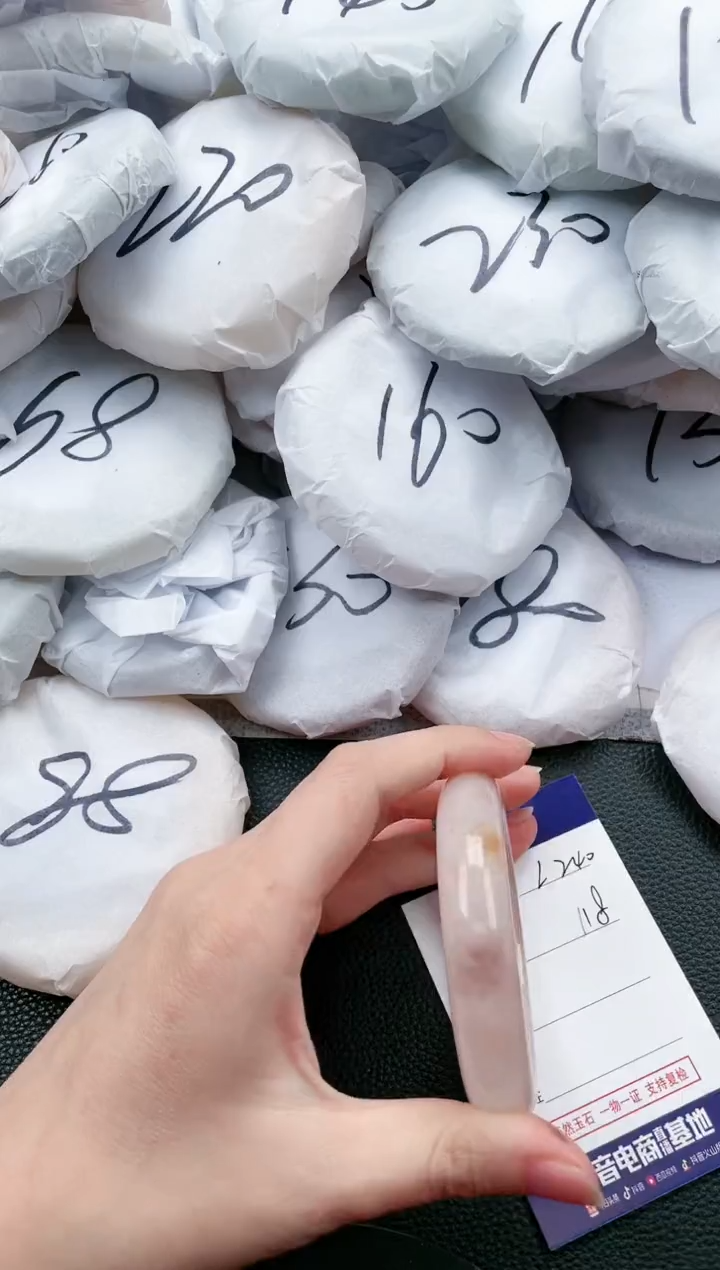 【闪购商品】石英质玉手镯未镶嵌L240