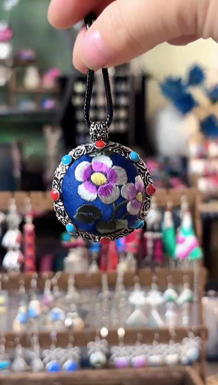 彩云南阁非遗老绣苗银饰品706