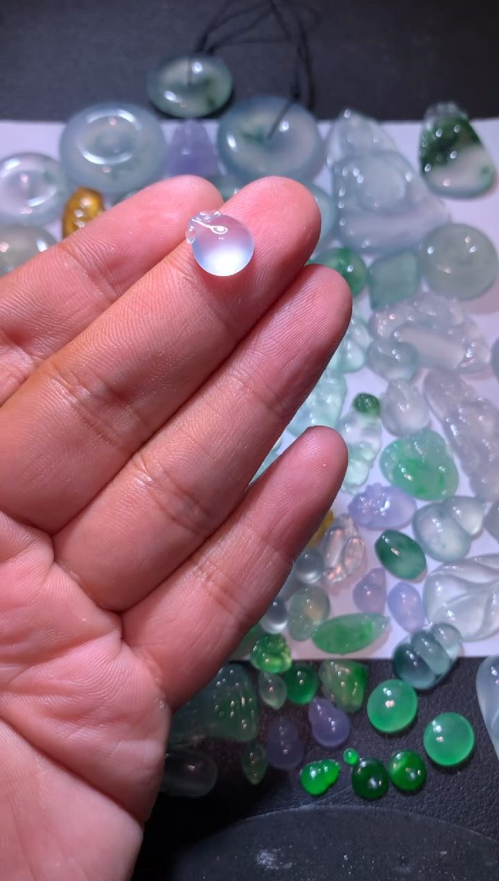 【闪购商品】翡翠颈饰未镶嵌桃子