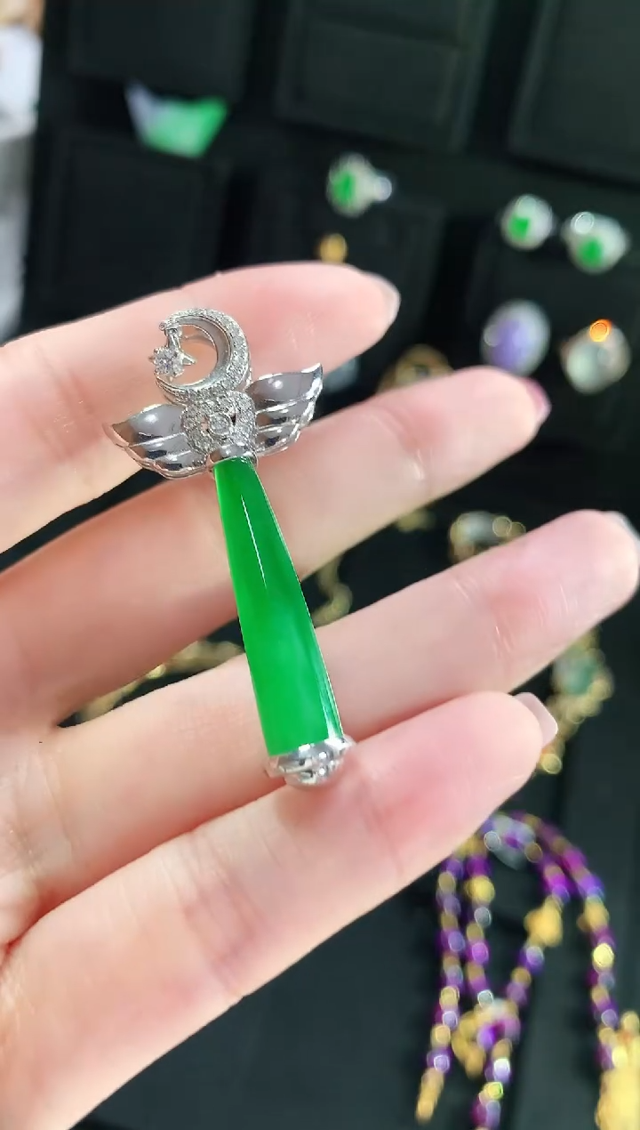 【闪购商品】翡翠吊坠(不含链)18K金镶嵌吊坠
