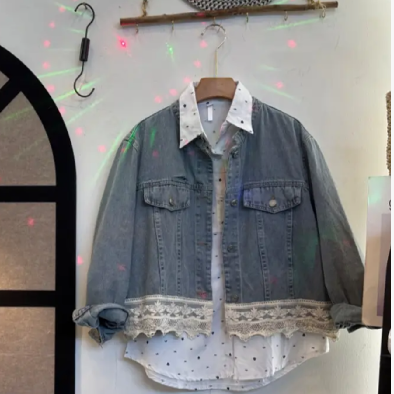 D25 122003  【带脏带残无售后】时尚蕾丝拼接洗水牛仔外套女