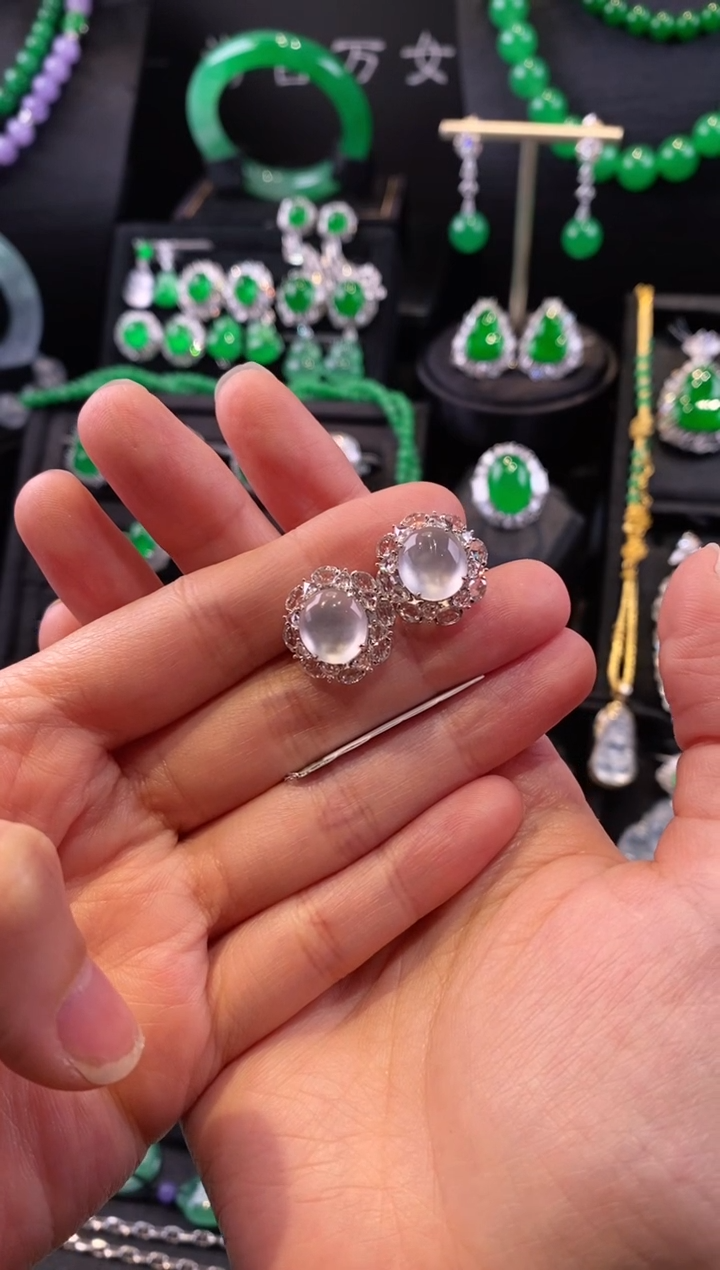 【闪购商品】翡翠耳饰18K金镶嵌蛋面耳钉5230902