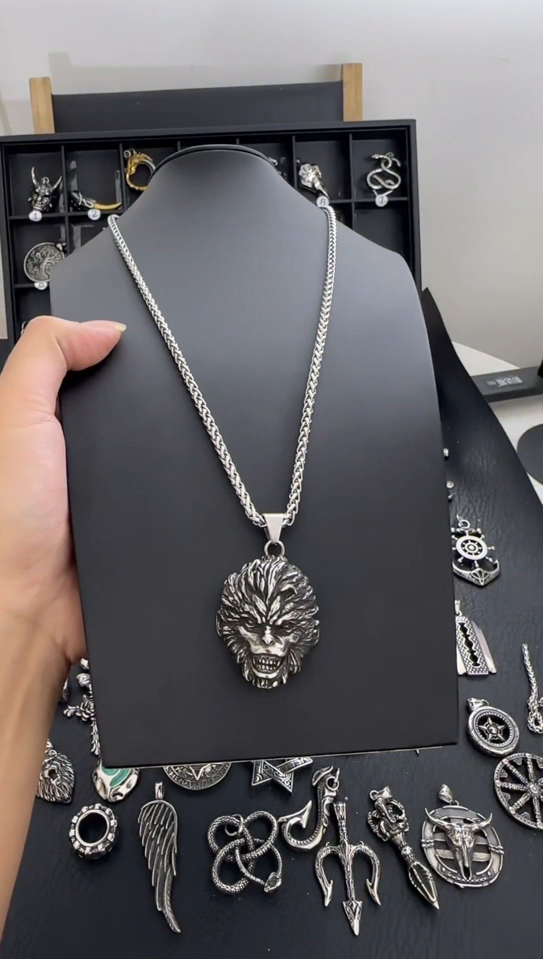 无不锈钢猴吊坠搭配龙骨项链60CM长度