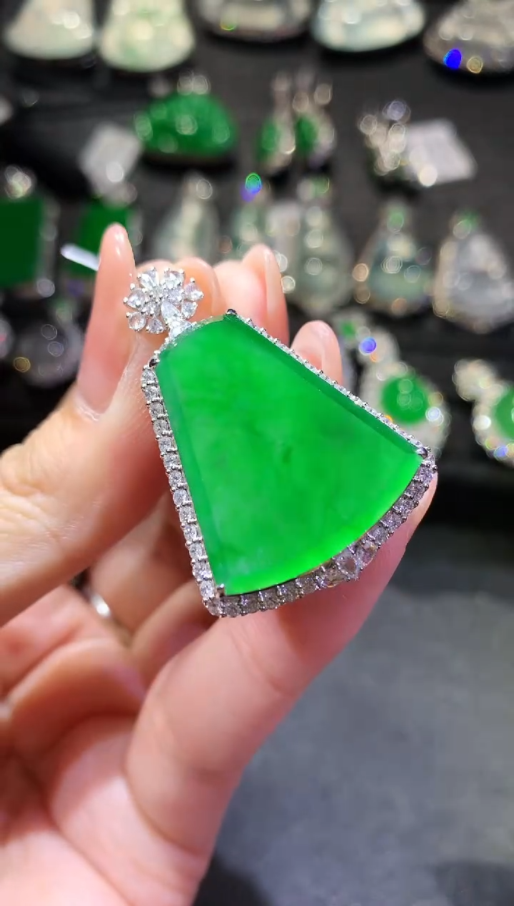 【闪购商品】翡翠吊坠(不含链)18K金镶嵌125-无事牌