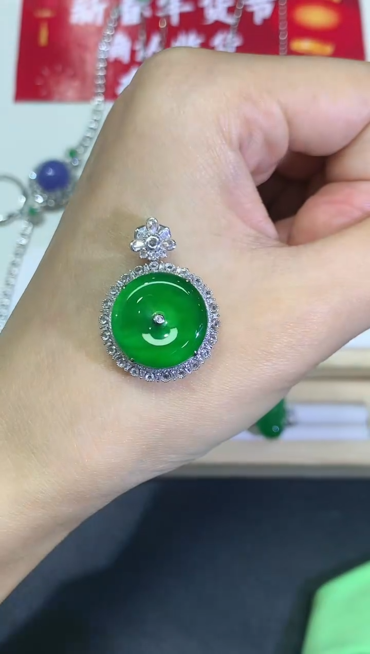 【闪购商品】翡翠颈饰18K金镶嵌团购52