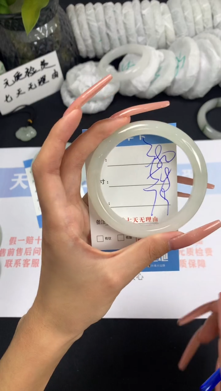 【闪购商品】石英质玉手镯未镶嵌A380