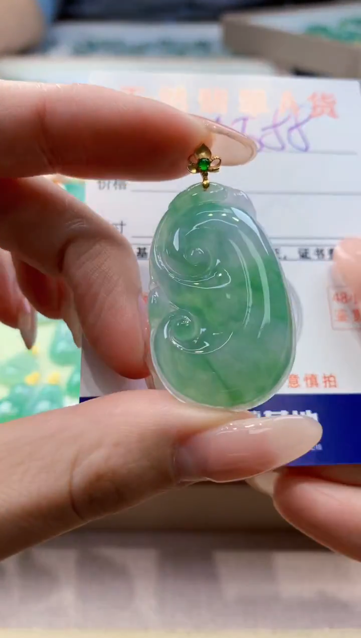 颈饰18K金镶嵌翡翠天然翡翠挂件  