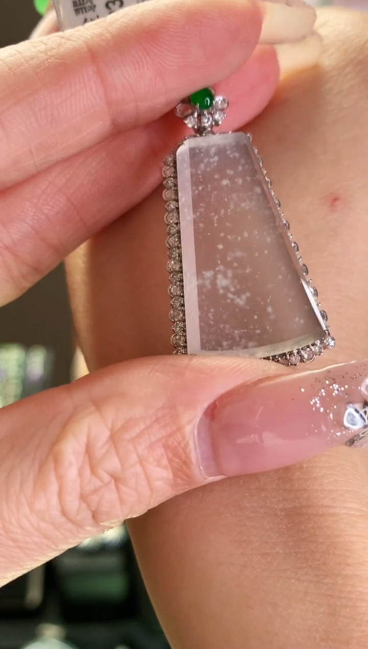 【闪购商品】翡翠吊坠(不含链)18K金镶嵌吊坠