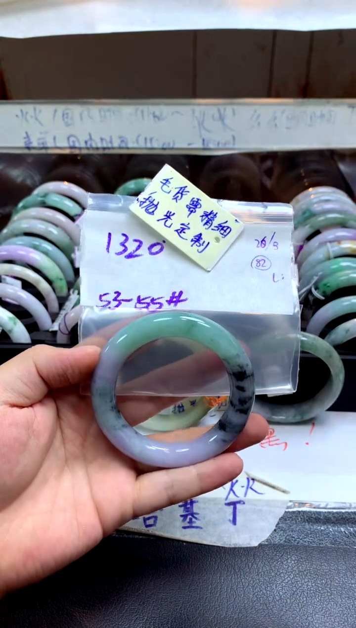 定制翡翠未镶嵌手镯毛货需精细抛光+凌冰