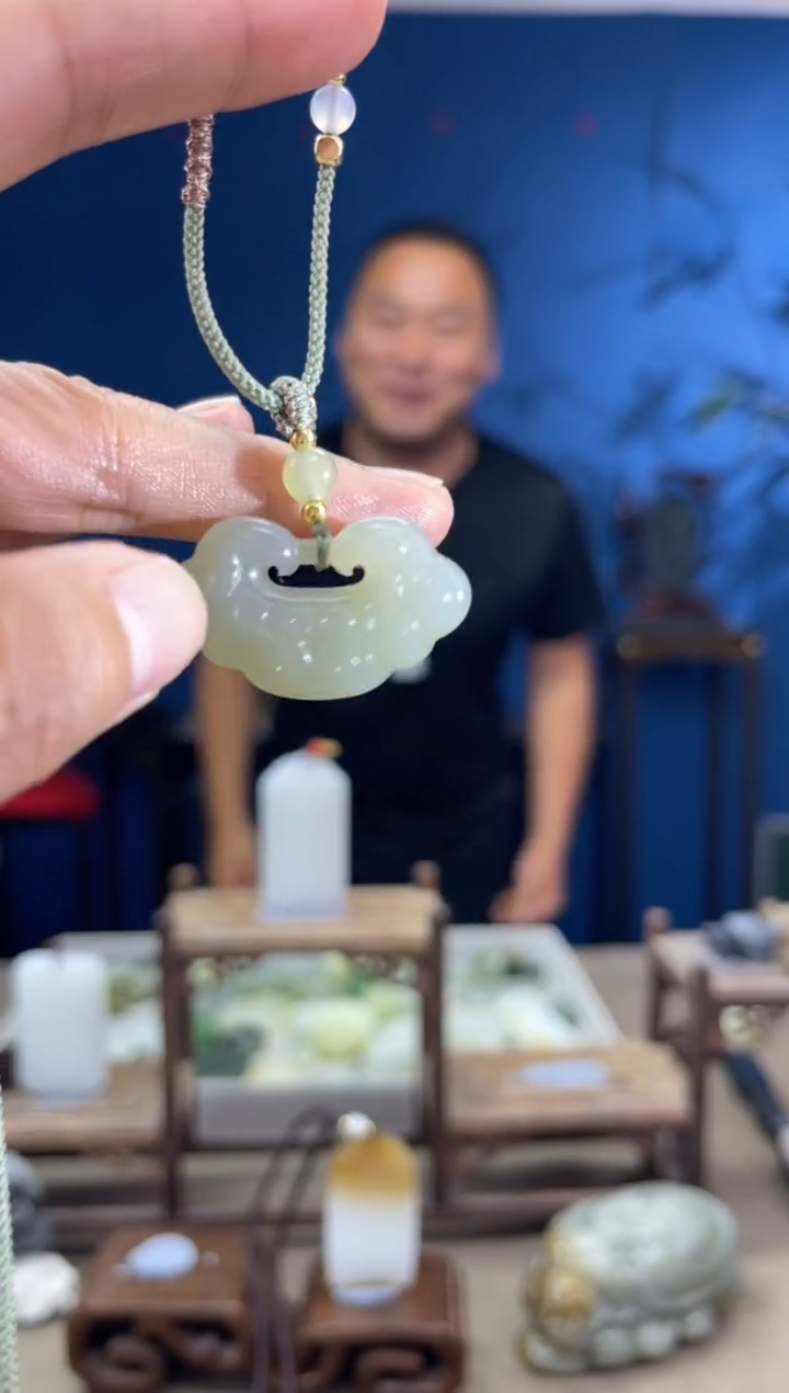 和田玉未镶嵌颈饰1