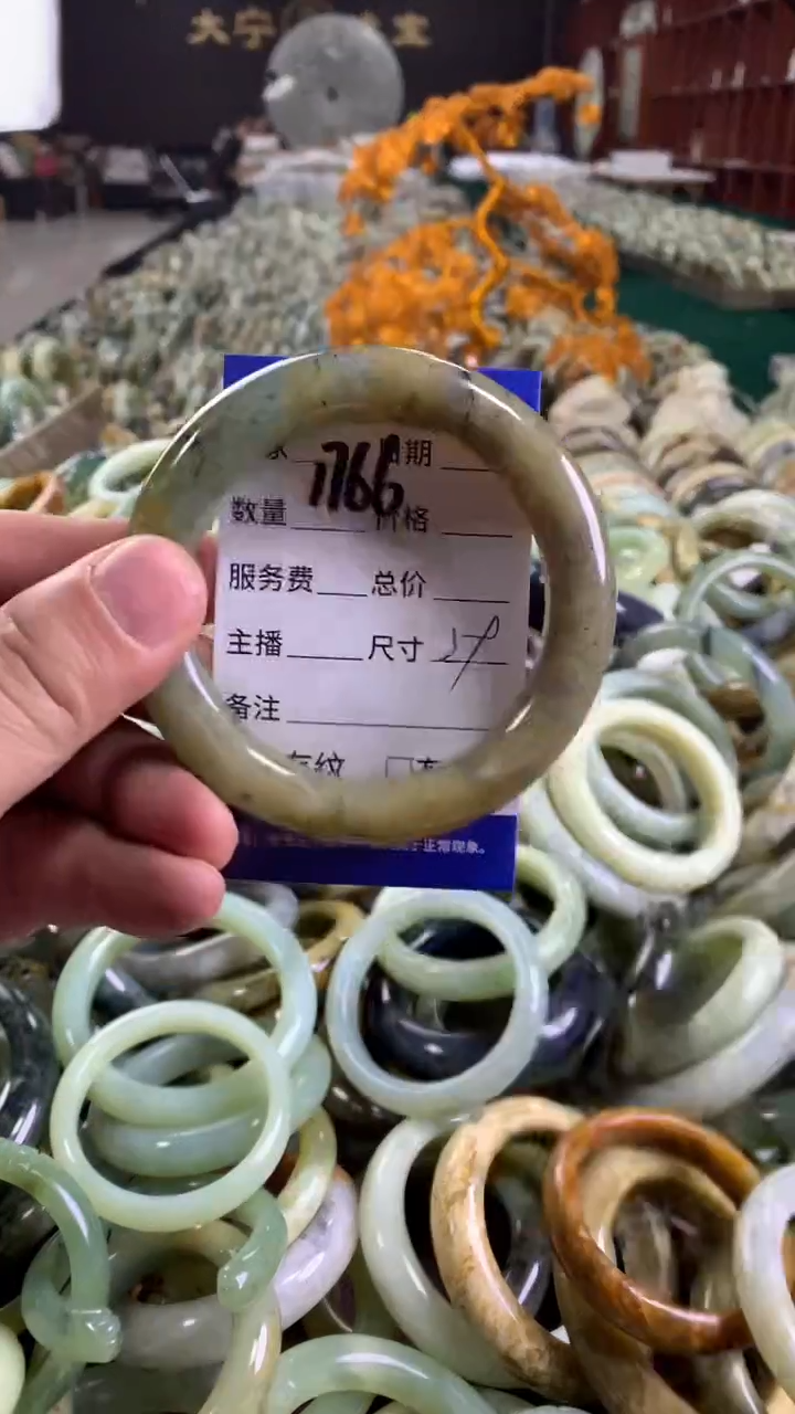 未镶嵌蛇纹石玉手镯1766