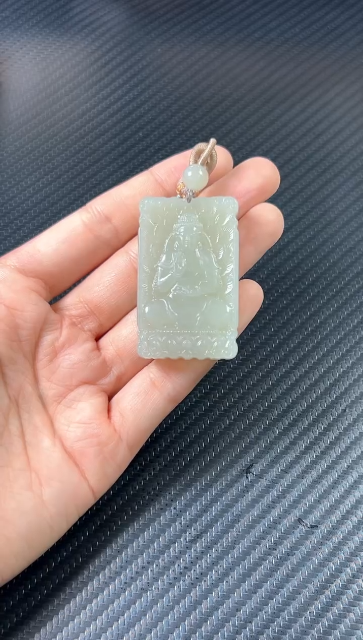 吊坠(赠链)未镶嵌和田玉且末微色差近矿