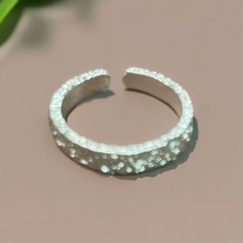 实心精品戒指   银饰品锤纹戒指2g（无礼盒）071