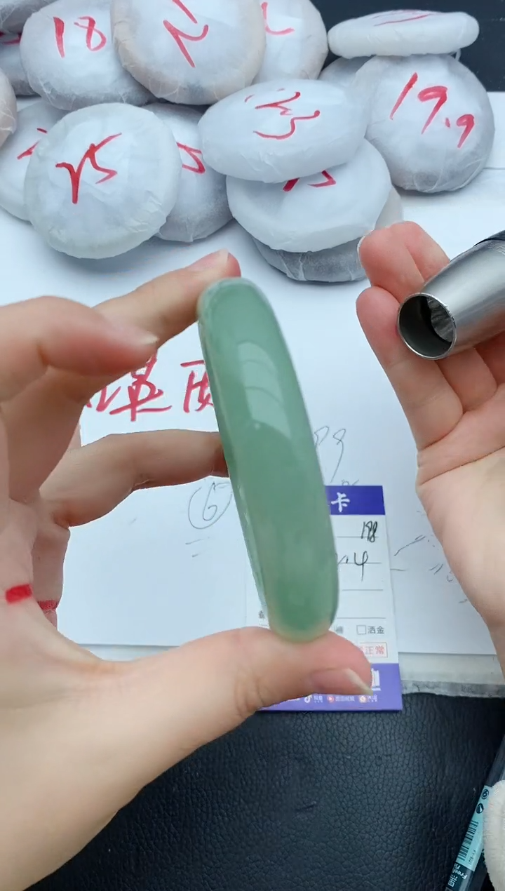 【闪购商品】石英质玉手镯未镶嵌198+61/62