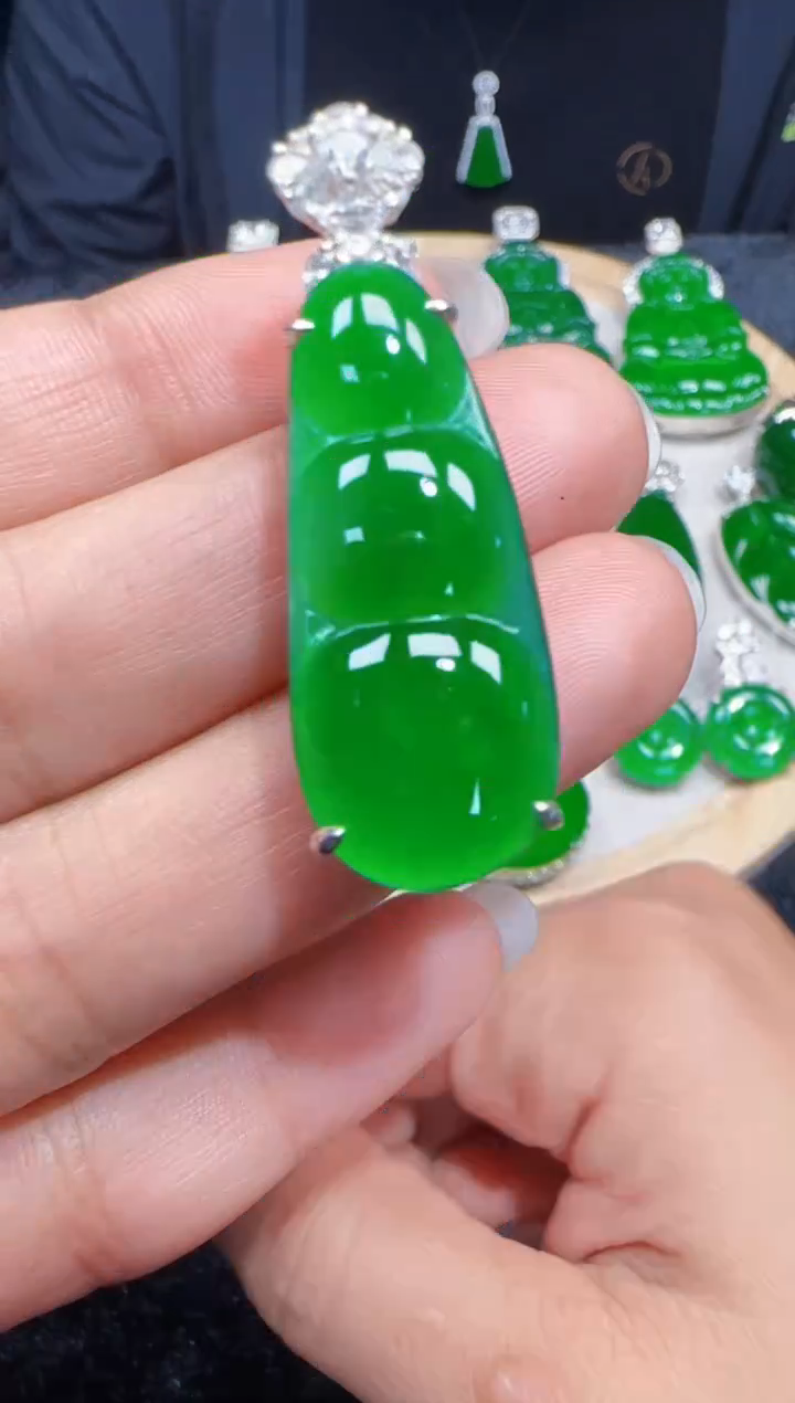 未镶嵌定制翡翠翡翠吊坠70