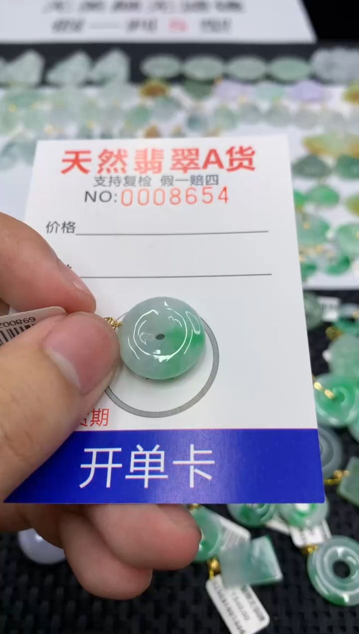 翡翠18K金镶嵌颈饰11111111111