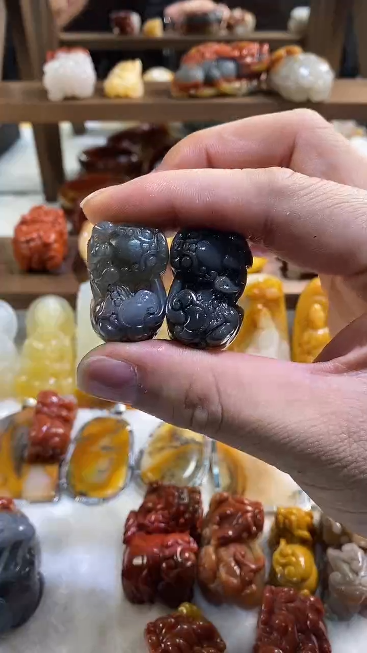 未镶嵌石英质玉（黄龙玉）吊坠(不含链)黄龙玉貔貅2个