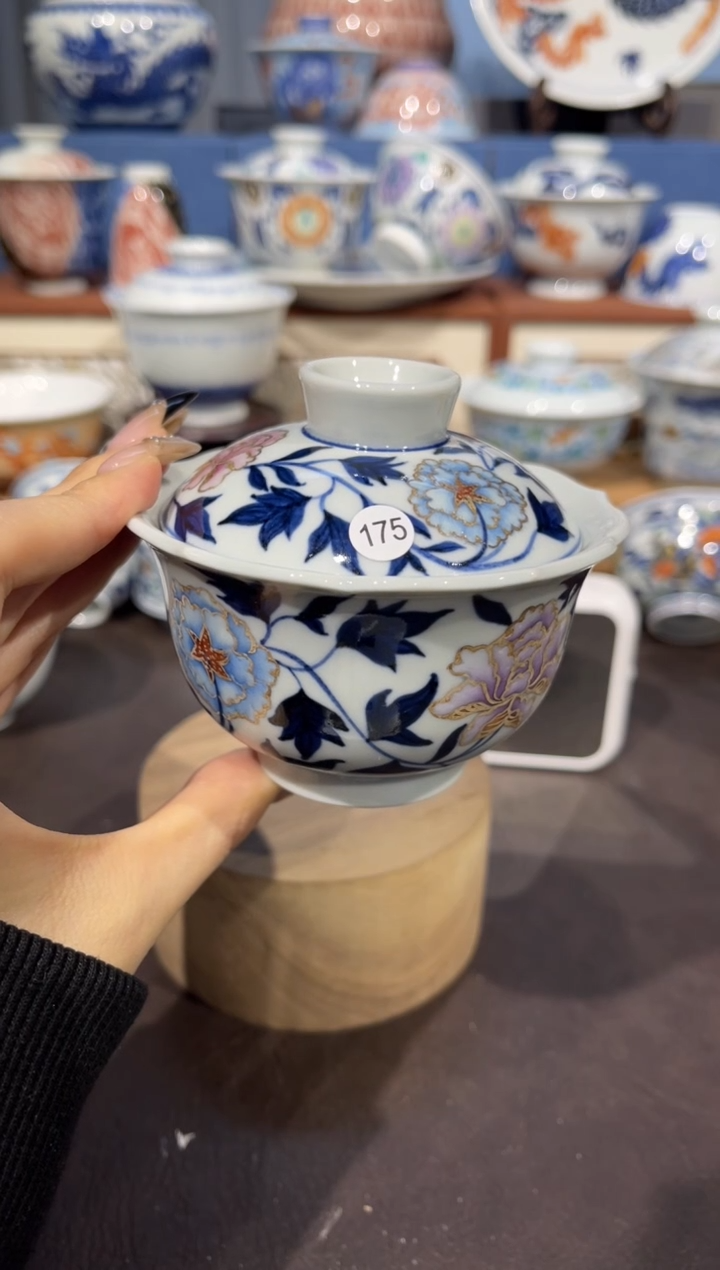 【闪购商品】杯175斗彩描金花卉盖碗