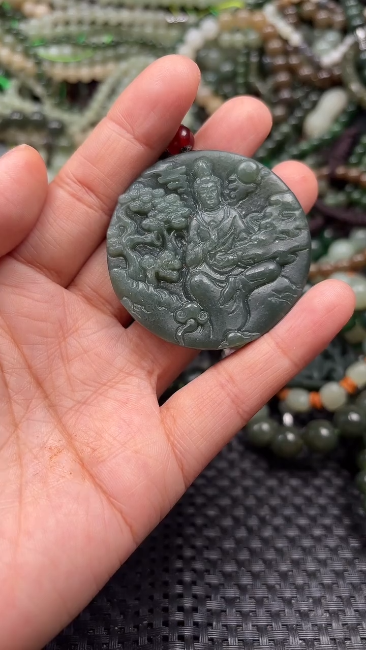 颈饰未镶嵌和田玉1