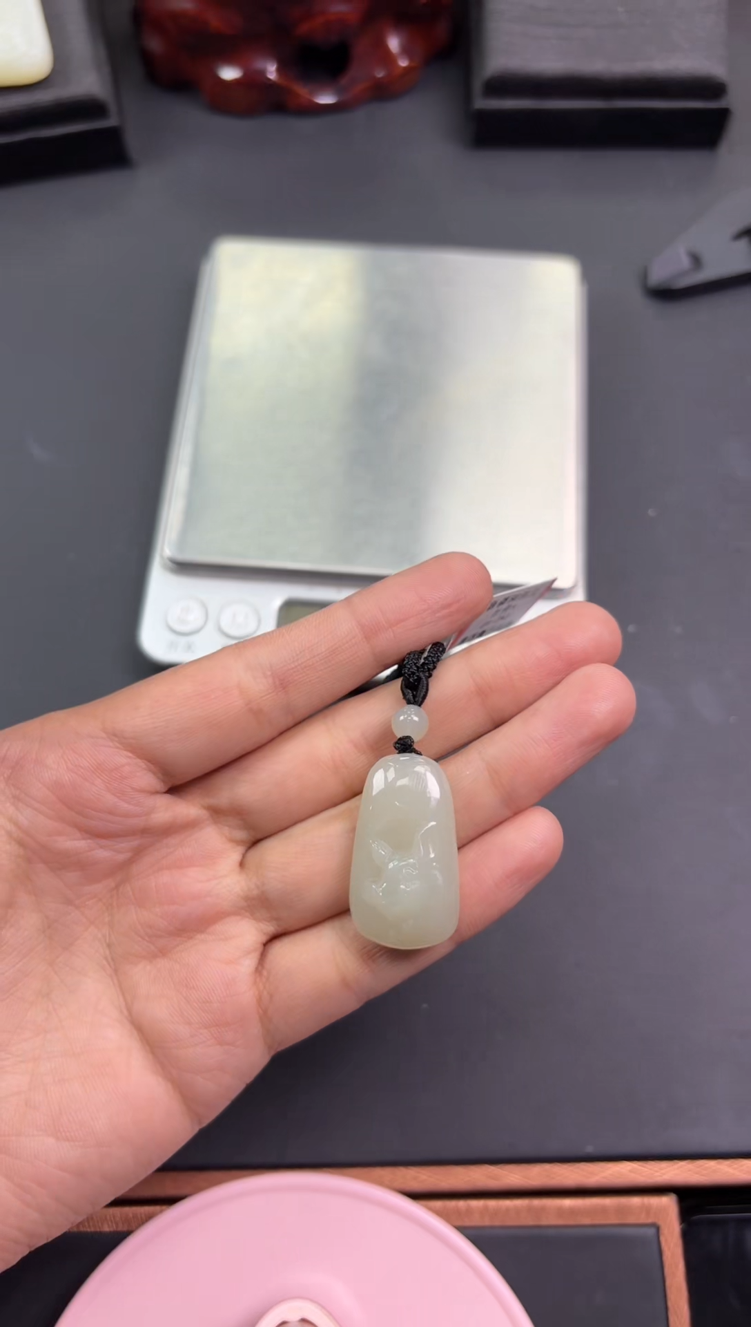 【闪购商品】和田玉吊坠(赠链)未镶嵌且末微色差近矿吊坠