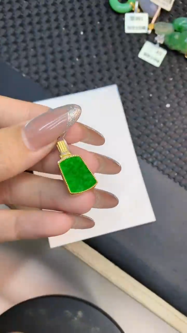 颈饰未镶嵌翡翠1