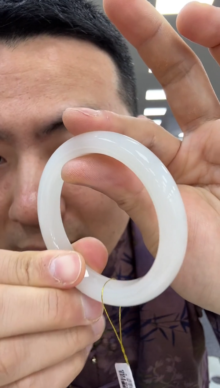 【闪购商品】和田玉手镯未镶嵌56  404