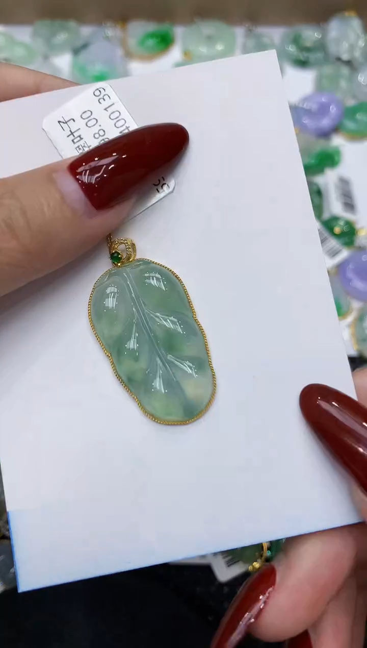 翡翠18K金镶嵌颈饰1111111111